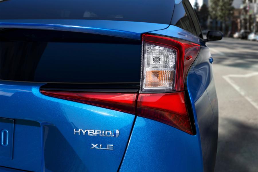 Детали экстерьера Toyota Prius Limited 2019 года  (NA) (фото 4 из 23)